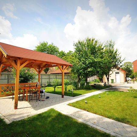 Apartments Svetlica Backi Petrovac Ngoại thất bức ảnh