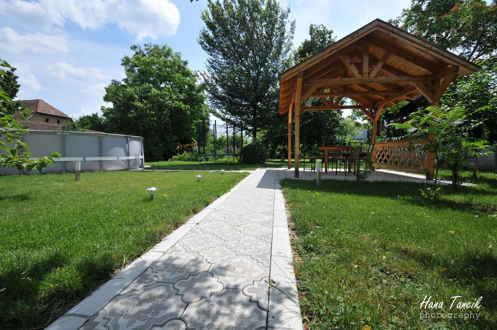 Apartments Svetlica Backi Petrovac Ngoại thất bức ảnh